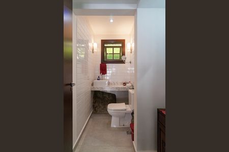 Casa de condomínio à venda com 343m², 5 quartos e 2 vagas Casa de condomínio à venda com 343m², 5 quartos e 2 vagasLavabo