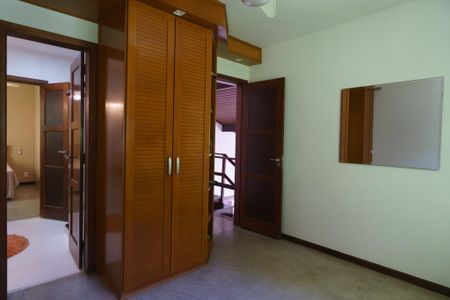 Casa de condomínio à venda com 343m², 5 quartos e 2 vagas Casa de condomínio à venda com 343m², 5 quartos e 2 vagasSuíte 3