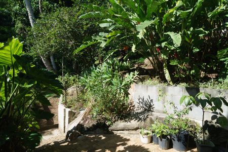 Casa de condomínio à venda com 343m², 5 quartos e 2 vagas Casa de condomínio à venda com 343m², 5 quartos e 2 vagasQuintal