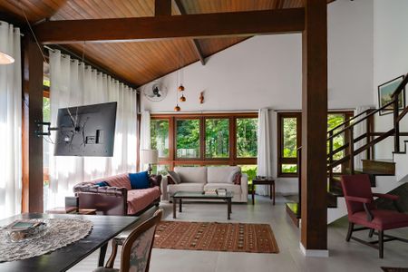 Casa de condomínio à venda com 343m², 5 quartos e 2 vagas Casa de condomínio à venda com 343m², 5 quartos e 2 vagasSala