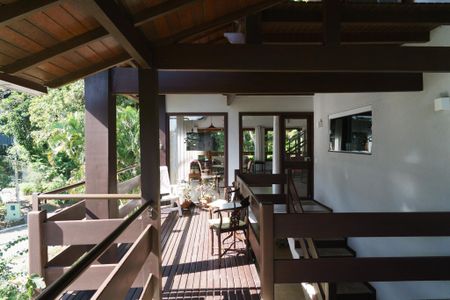 Casa de condomínio à venda com 343m², 5 quartos e 2 vagas Casa de condomínio à venda com 343m², 5 quartos e 2 vagasVaranda da Sala