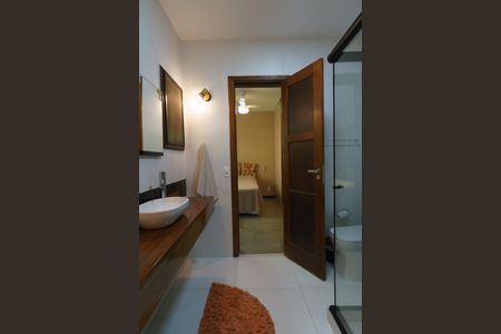 Casa de condomínio à venda com 343m², 5 quartos e 2 vagas Casa de condomínio à venda com 343m², 5 quartos e 2 vagasBanheiro da Suíte 3