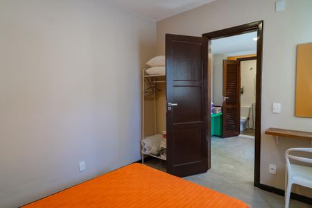 Casa de condomínio à venda com 343m², 5 quartos e 2 vagas Casa de condomínio à venda com 343m², 5 quartos e 2 vagasSuíte 4