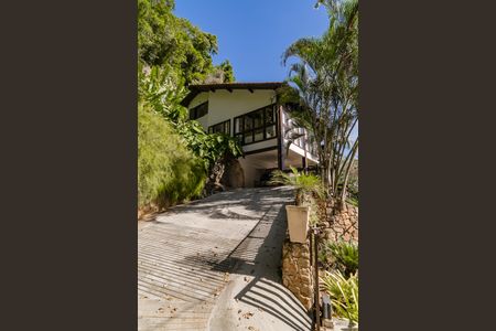 Casa de condomínio à venda com 343m², 5 quartos e 2 vagas Casa de condomínio à venda com 343m², 5 quartos e 2 vagasGaragem