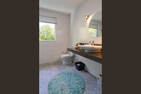 Casa de condomínio à venda com 343m², 5 quartos e 2 vagas Casa de condomínio à venda com 343m², 5 quartos e 2 vagasBanheiro da Suíte 1