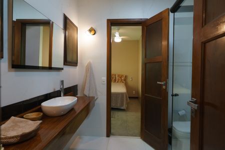 Casa de condomínio à venda com 343m², 5 quartos e 2 vagas Casa de condomínio à venda com 343m², 5 quartos e 2 vagasBanheiro da Suíte 3