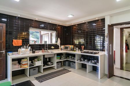 Casa de condomínio à venda com 343m², 5 quartos e 2 vagas Casa de condomínio à venda com 343m², 5 quartos e 2 vagasCozinha