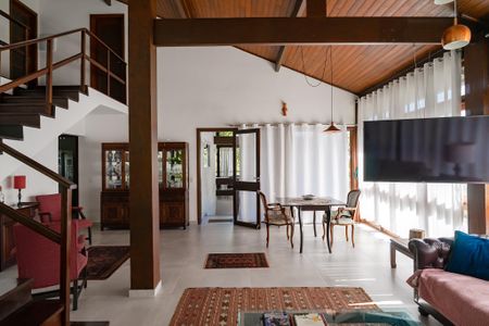 Casa de condomínio à venda com 343m², 5 quartos e 2 vagas Casa de condomínio à venda com 343m², 5 quartos e 2 vagasSala