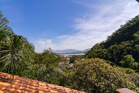 Casa de condomínio à venda com 343m², 5 quartos e 2 vagas Casa de condomínio à venda com 343m², 5 quartos e 2 vagasVista da Suíte 1