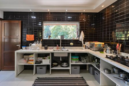 Casa de condomínio à venda com 343m², 5 quartos e 2 vagas Casa de condomínio à venda com 343m², 5 quartos e 2 vagasCozinha