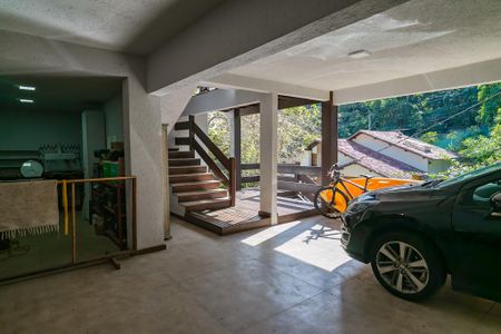 Casa de condomínio à venda com 343m², 5 quartos e 2 vagas Casa de condomínio à venda com 343m², 5 quartos e 2 vagasGaragem