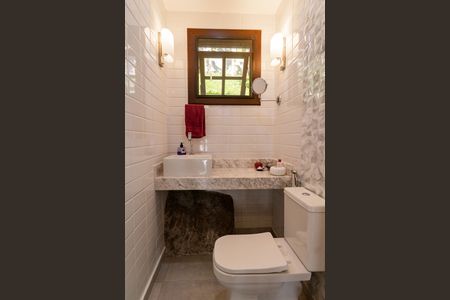 Casa de condomínio à venda com 343m², 5 quartos e 2 vagas Casa de condomínio à venda com 343m², 5 quartos e 2 vagasLavabo