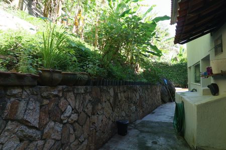 Casa de condomínio à venda com 343m², 5 quartos e 2 vagas Casa de condomínio à venda com 343m², 5 quartos e 2 vagasQuintal