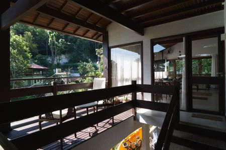 Casa de condomínio à venda com 343m², 5 quartos e 2 vagas Casa de condomínio à venda com 343m², 5 quartos e 2 vagasVaranda da Sala