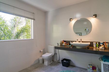 Casa de condomínio à venda com 343m², 5 quartos e 2 vagas Casa de condomínio à venda com 343m², 5 quartos e 2 vagasBanheiro da Suíte 1