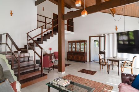 Casa de condomínio à venda com 343m², 5 quartos e 2 vagas Casa de condomínio à venda com 343m², 5 quartos e 2 vagasSala