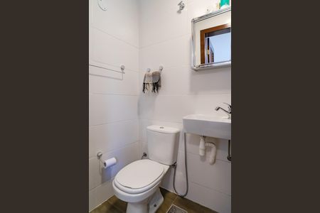 Casa de condomínio à venda com 343m², 5 quartos e 2 vagas Casa de condomínio à venda com 343m², 5 quartos e 2 vagasBanheiro da Suíte 4