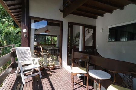 Casa de condomínio à venda com 343m², 5 quartos e 2 vagas Casa de condomínio à venda com 343m², 5 quartos e 2 vagasVaranda da Sala