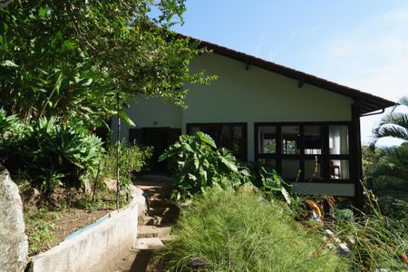 Casa de condomínio à venda com 343m², 5 quartos e 2 vagas Casa de condomínio à venda com 343m², 5 quartos e 2 vagasQuintal