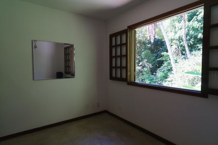 Casa de condomínio à venda com 343m², 5 quartos e 2 vagas Casa de condomínio à venda com 343m², 5 quartos e 2 vagasSuíte 3