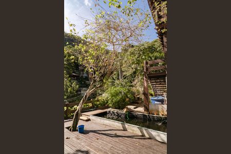 Casa de condomínio à venda com 343m², 5 quartos e 2 vagas Casa de condomínio à venda com 343m², 5 quartos e 2 vagasQuintal