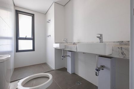 Apartamento à venda com 122m², 3 quartos e 2 vagasSuíte 1 - Banheiro