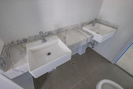 Apartamento à venda com 122m², 3 quartos e 2 vagasSuíte 1 - Banheiro