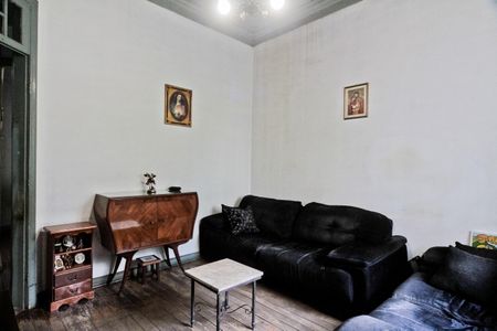 Casa à venda com 270m², 2 quartos e sem vaga Casa à venda com 270m², 2 quartos e sem vagaSala