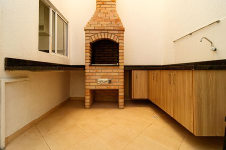 Casa de condomínio à venda com 100m², 3 quartos e 1 vagaÁrea de Serviço e Lazer