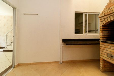 Casa de condomínio à venda com 100m², 3 quartos e 1 vagaÁrea de Serviço e Lazer