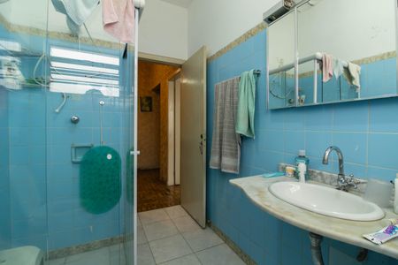 Casa à venda com 224m², 4 quartos e 4 vagasBanheiro 2