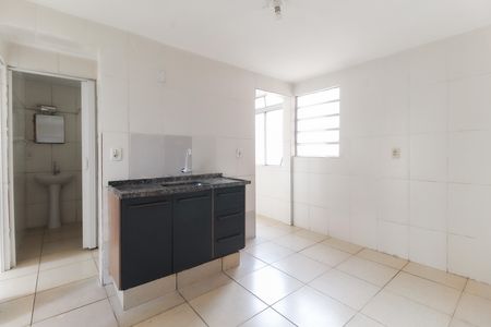 Cozinha de apartamento para alugar com 3 quartos, 56m² em Conjunto Residencial José Bonifácio, São Paulo