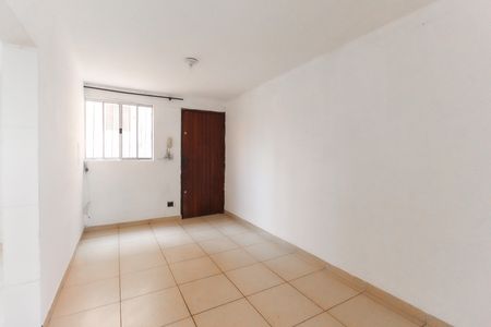 Sala de apartamento para alugar com 3 quartos, 56m² em Conjunto Residencial José Bonifácio, São Paulo