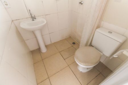 Banheiro de apartamento para alugar com 3 quartos, 56m² em Conjunto Residencial José Bonifácio, São Paulo