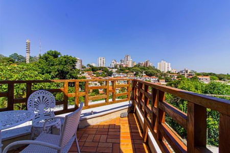 Casa à venda com 308m², 3 quartos e 2 vagasVaranda