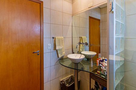 Casa à venda com 308m², 3 quartos e 2 vagasBanheiro