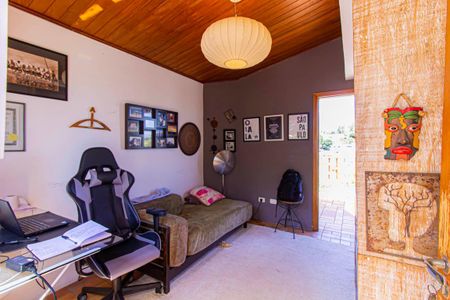 Casa à venda com 308m², 3 quartos e 2 vagasEscritório