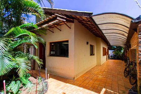 Casa à venda com 308m², 3 quartos e 2 vagasEntrada / Garagem