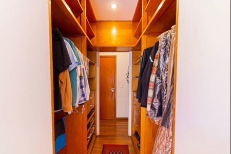 Casa à venda com 308m², 3 quartos e 2 vagasSuíte