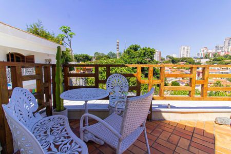 Casa à venda com 308m², 3 quartos e 2 vagasVaranda