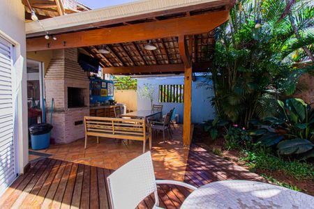 Casa à venda com 308m², 3 quartos e 2 vagasÁrea externa