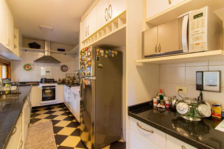 Casa à venda com 308m², 3 quartos e 2 vagasCozinha