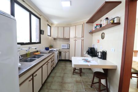 Apartamento para alugar com 138m², 3 quartos e 2 vagas Apartamento para alugar com 138m², 3 quartos e 2 vagasCozinha