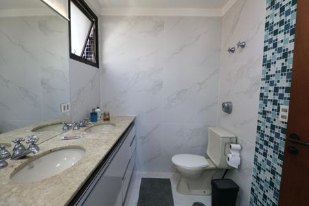 Apartamento para alugar com 138m², 3 quartos e 2 vagas Apartamento para alugar com 138m², 3 quartos e 2 vagasBanheiro Suíte