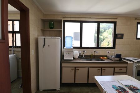 Apartamento para alugar com 138m², 3 quartos e 2 vagas Apartamento para alugar com 138m², 3 quartos e 2 vagasCozinha