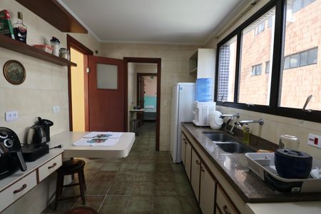 Apartamento para alugar com 138m², 3 quartos e 2 vagas Apartamento para alugar com 138m², 3 quartos e 2 vagasCozinha