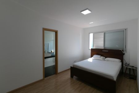 Apartamento à venda com 130m², 4 quartos e 3 vagasSuite 2