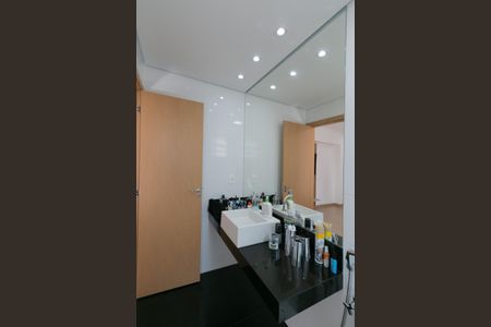 Apartamento à venda com 130m², 4 quartos e 3 vagasBanheiro Suite 2