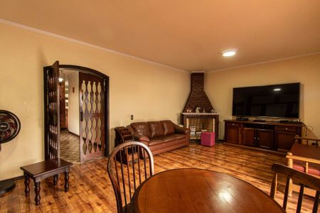 Casa para alugar com 150m², 4 quartos e 6 vagas Casa para alugar com 150m², 4 quartos e 6 vagasSala