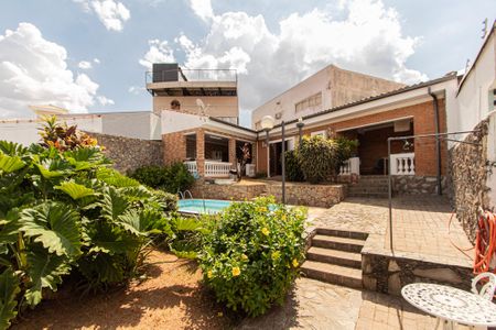 Casa para alugar com 150m², 4 quartos e 6 vagas Casa para alugar com 150m², 4 quartos e 6 vagasQuintal